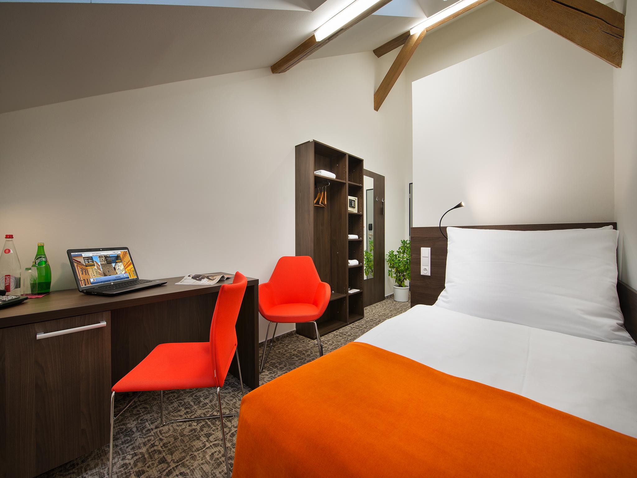 Ea Business Hotel Jihlava Luaran gambar