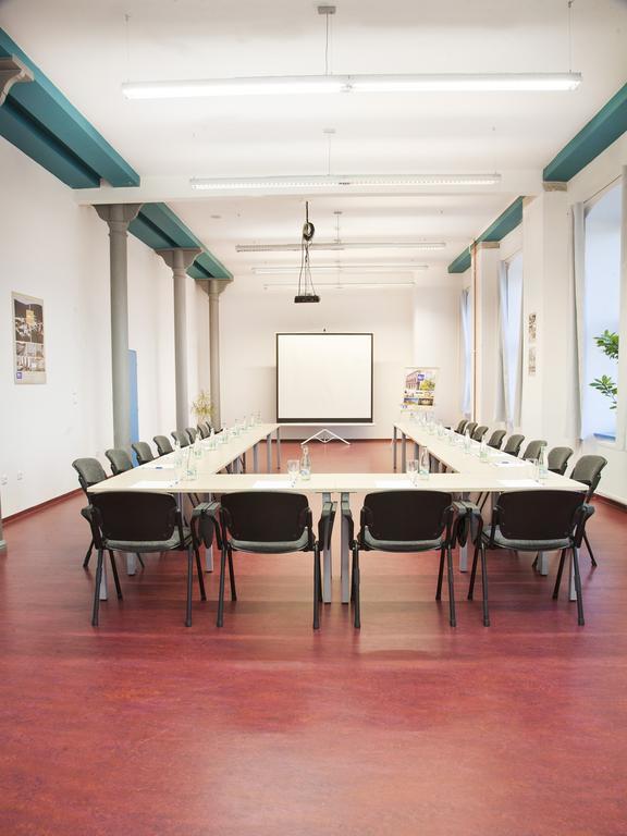 Ea Business Hotel Jihlava Luaran gambar