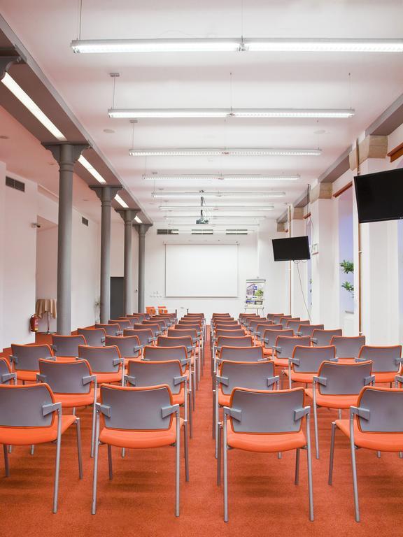 Ea Business Hotel Jihlava Luaran gambar