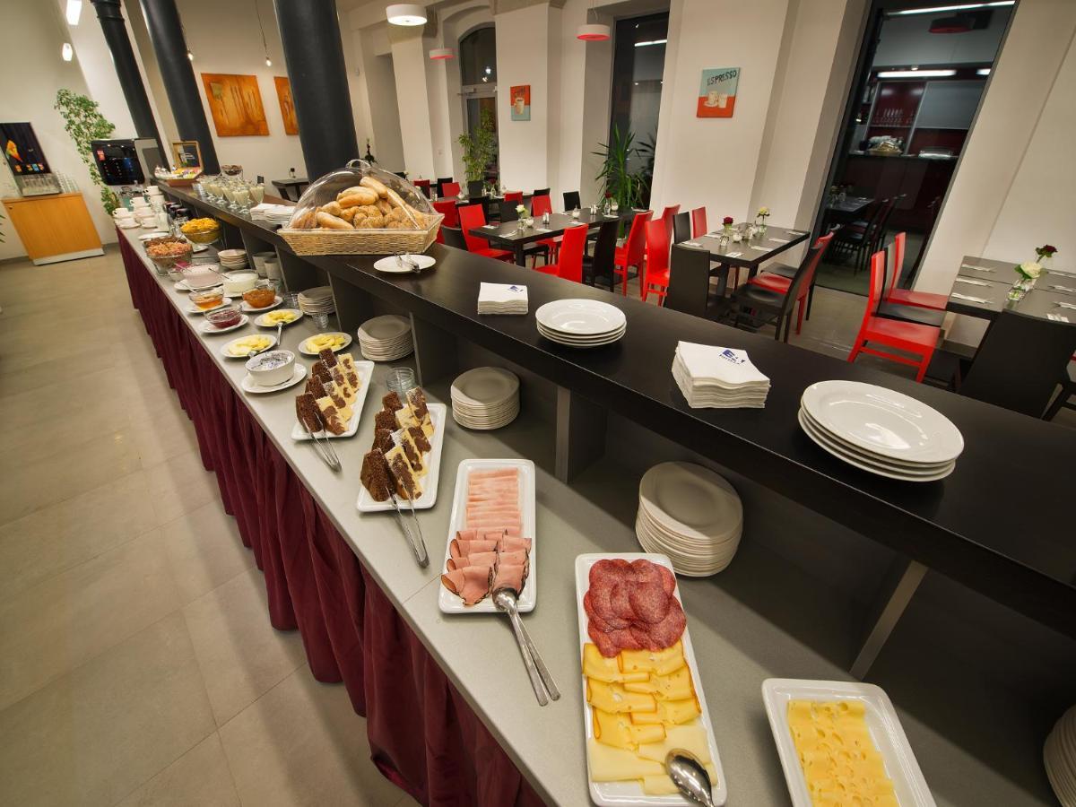 Ea Business Hotel Jihlava Luaran gambar