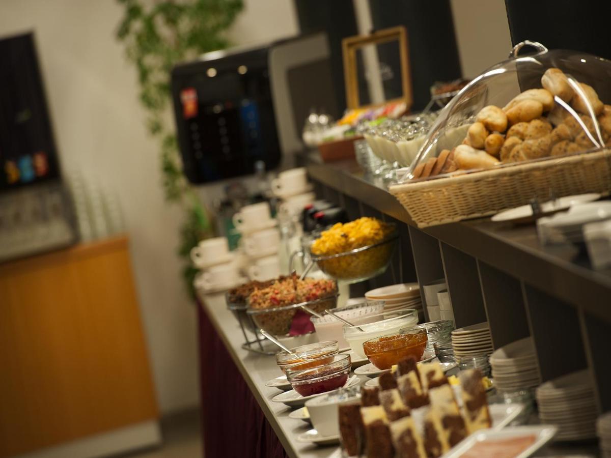 Ea Business Hotel Jihlava Luaran gambar