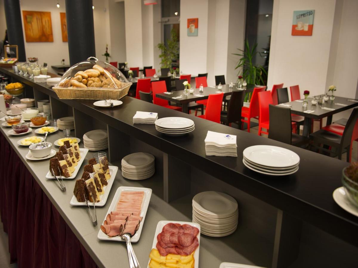 Ea Business Hotel Jihlava Luaran gambar