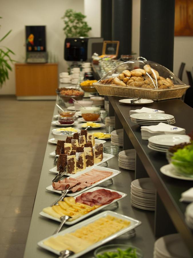 Ea Business Hotel Jihlava Luaran gambar