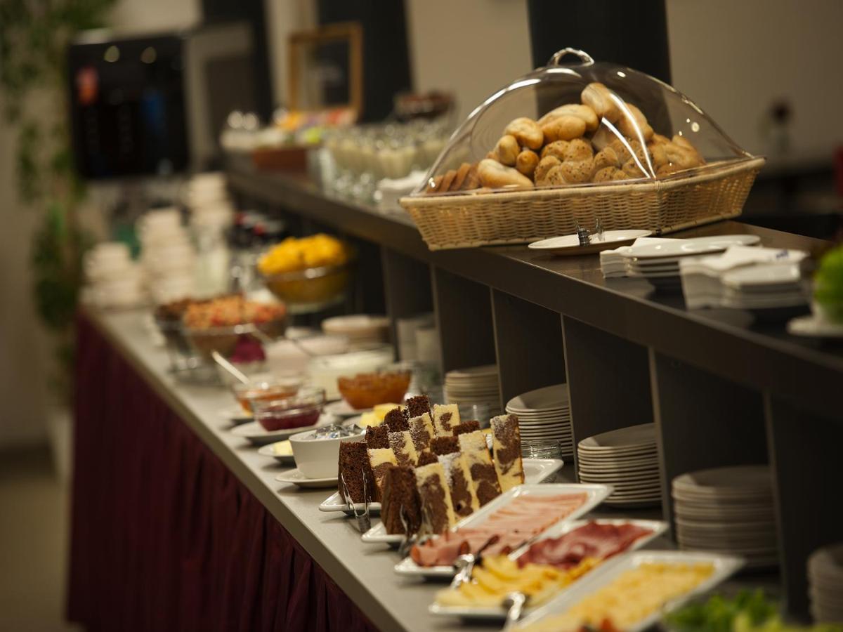 Ea Business Hotel Jihlava Luaran gambar